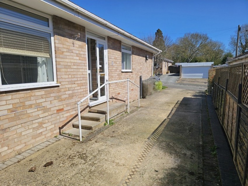 Images for Croughton, Brackley