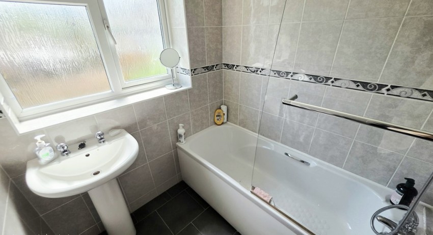 Images for Valley Rise, Brackley, Northants