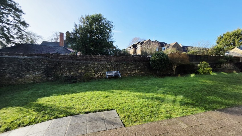 Images for Cross Keys Court, Brackley, Northants