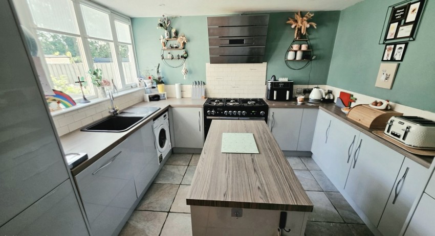 Images for Winston Crescent, Brackley, Northants